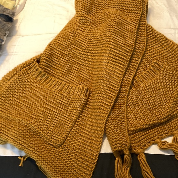 Beautiful, rich looking Anthropologie Pilcro long as scarf with pockets. - Picture 4 of 5